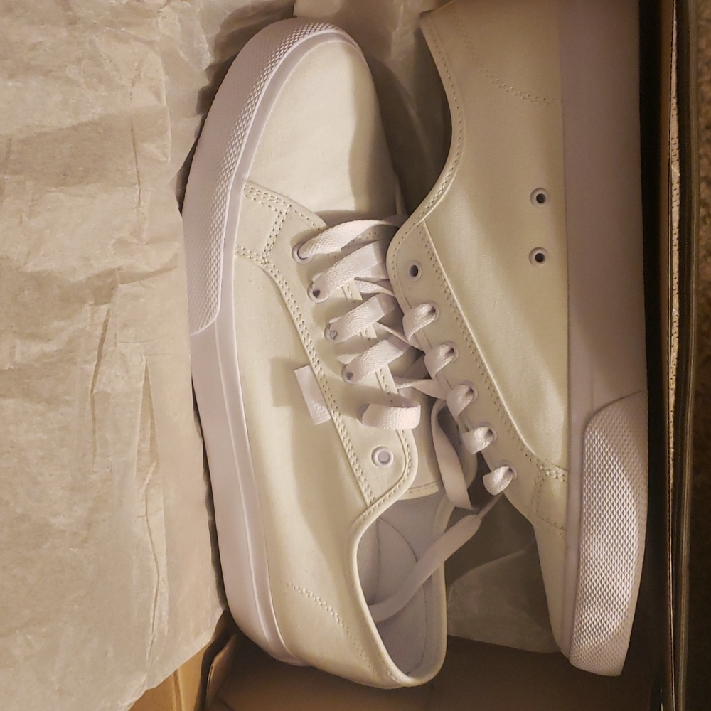 DC Manual Shoes 11.5 New in white